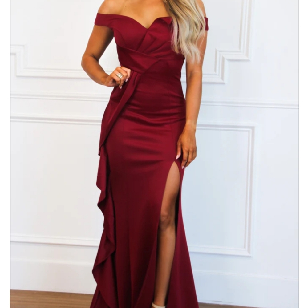 Bella and Bloom chic beauty slit formal dress